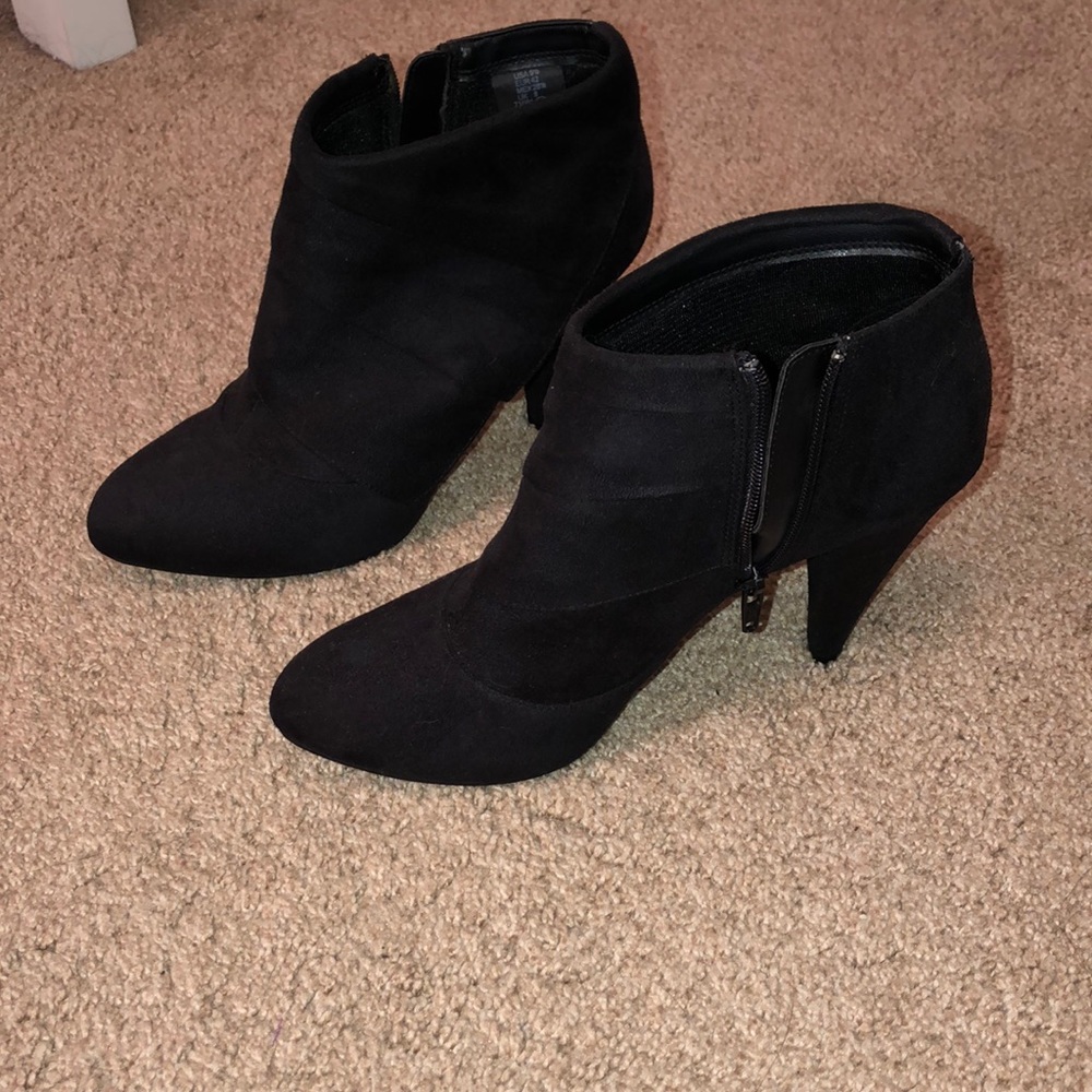Black classic heels